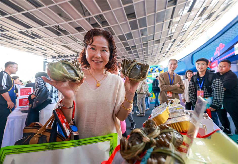 taizhou city showcases its cuisine and tourist attractions