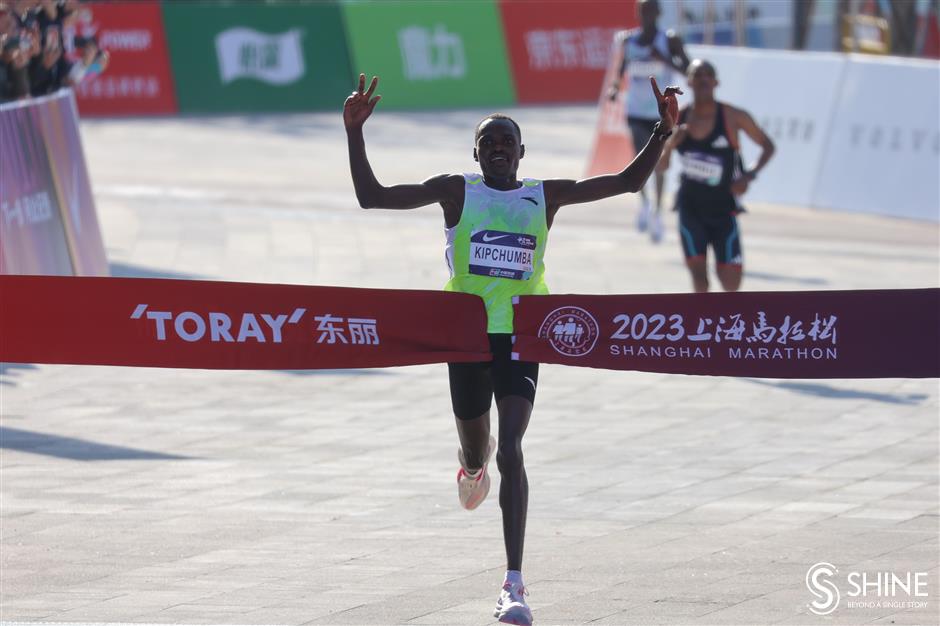 kenyan runner creates new record for shanghai marathon