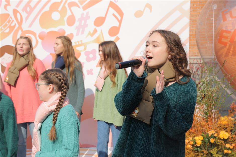 chinese and american youths perform new year's concert